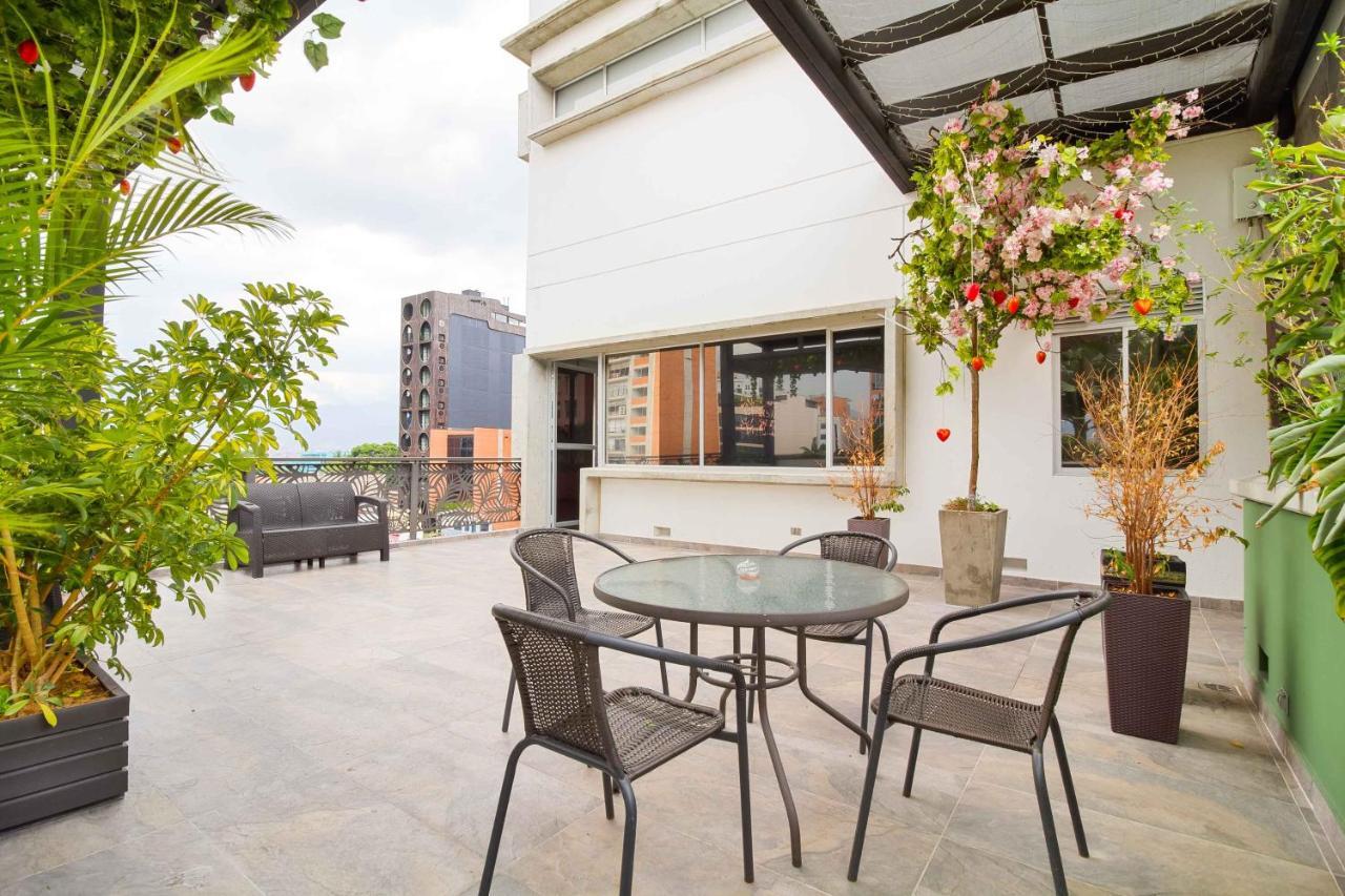 Camelot Apartahotel Меделин Екстериор снимка